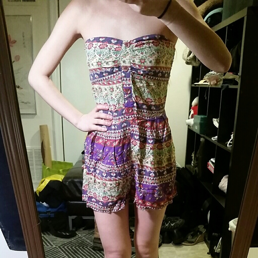 Strapless patterned romper